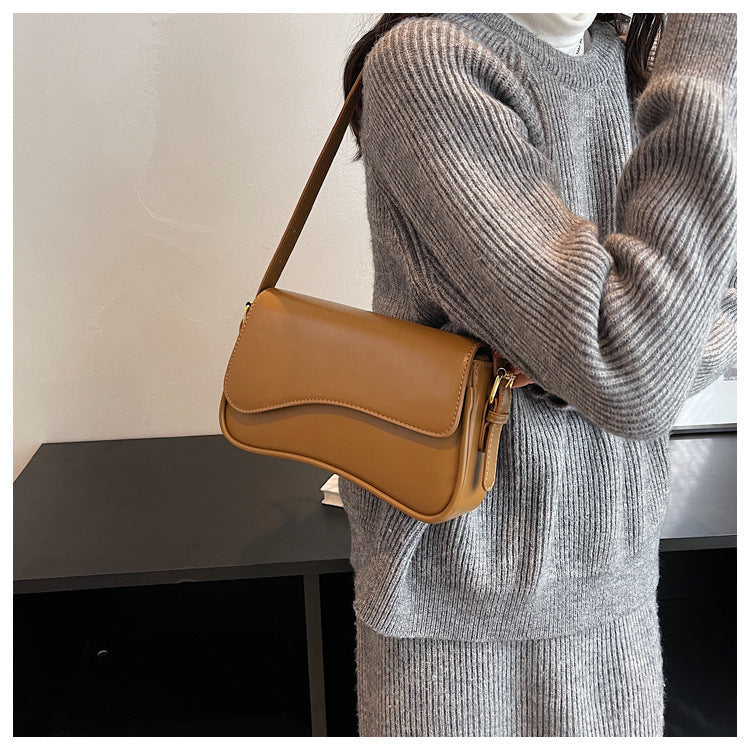 VelouraCraft™ – Magnetic Buckle Shoulder Bag